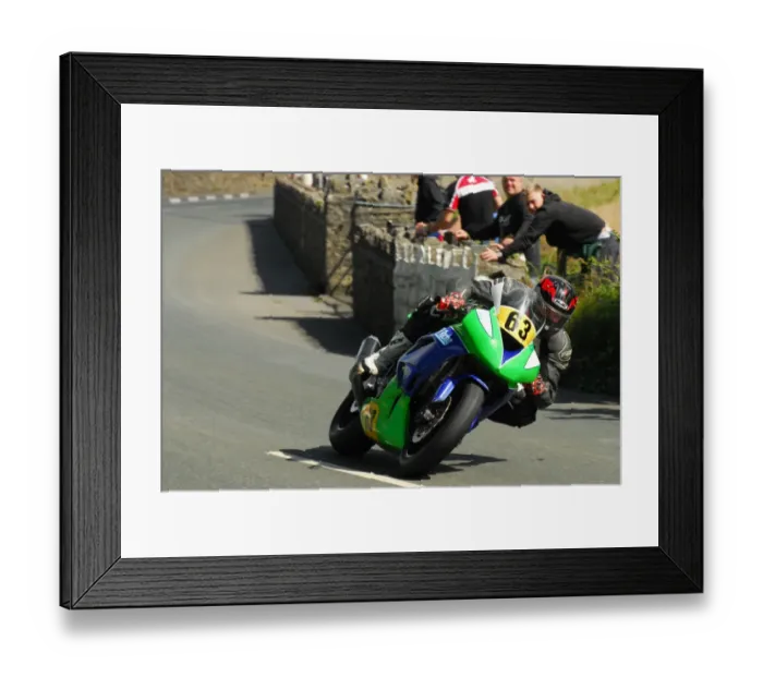 Framed Print : Tom Robinson (Kawasaki) 2016 Southern 100 Framed Print : Tom Robinson (Kawasaki) 2016 Southern 100