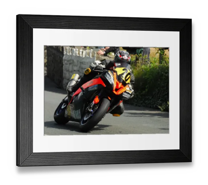Framed Print : Jamie Hodson (Yamaha) 2016 Southern 100 Framed Print : Jamie Hodson (Yamaha) 2016 Southern 100