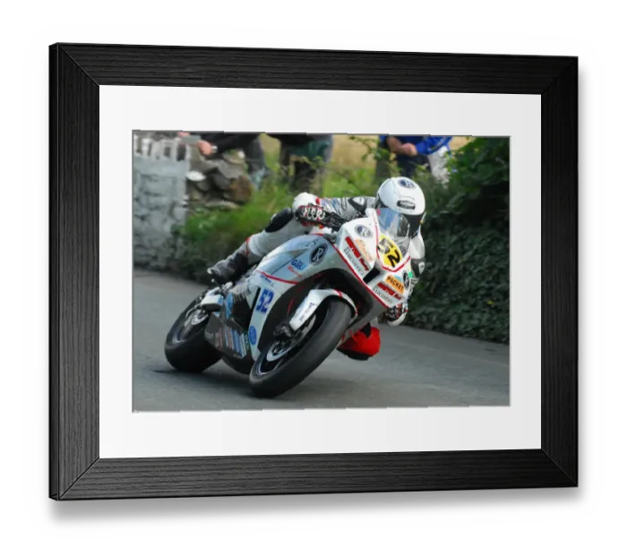 Framed Print : James Cowton (Honda) 2016 Southern 100 Framed Print : James Cowton (Honda) 2016 Southern 100