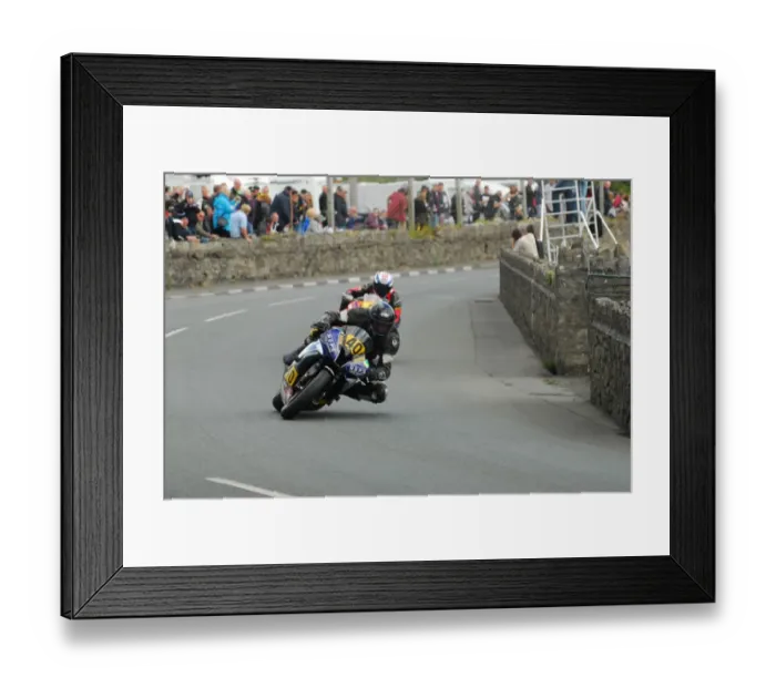 Framed Print : Rhys Hardisty (Yamaha) 2016 Southern 100 Framed Print : Rhys Hardisty (Yamaha) 2016 Southern 100