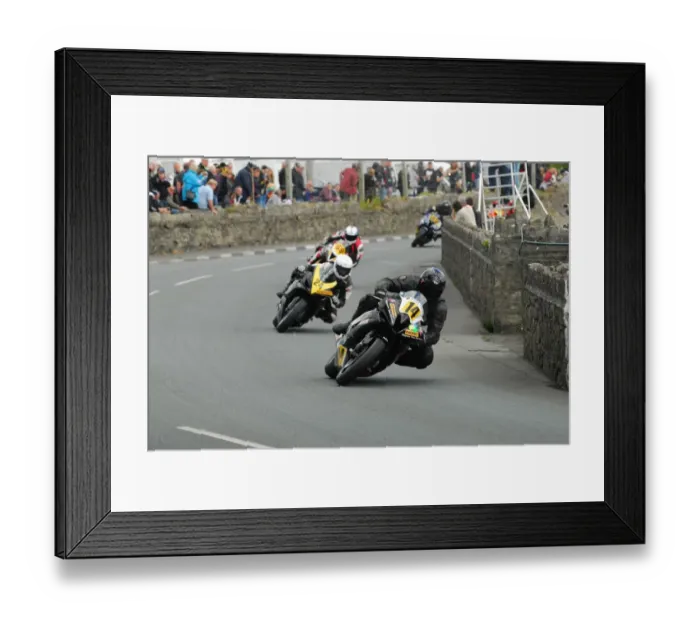 Framed Print : Mark Parrett (Yamaha) 2016 Southern 100 Framed Print : Mark Parrett (Yamaha) 2016 Southern 100