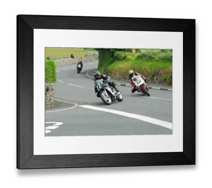 Framed Print : Adam Jones (Yamaha) and Dave Taylor (Yamaha) 2016 Southern 100 Framed Print : Adam Jones (Yamaha) and Dave Taylor (Yamaha) 2016 Southern 100