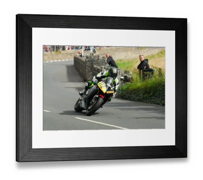Framed Print : Aaron Mellish (Honda) 2016 Southern 100 Framed Print : Aaron Mellish (Honda) 2016 Southern 100