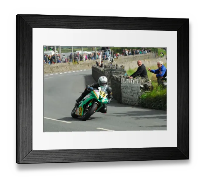 Framed Print : Mark Bamford (Yamaha) 2016 Southern 100 Framed Print : Mark Bamford (Yamaha) 2016 Southern 100