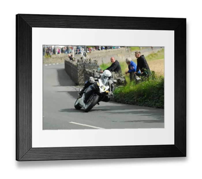 Framed Print : Leon Murphy (Suzuki) 2016 Southern 100 Framed Print : Leon Murphy (Suzuki) 2016 Southern 100