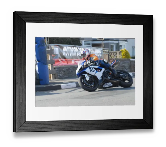 Framed Print : Peter Simpson (Suzuki) 2009 Post TT