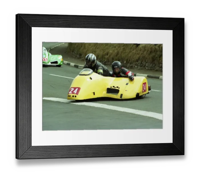 Framed Print : Billy Quayle & Gareth Lacey (Honda) 1999 Southern 100 Framed Print : Billy Quayle & Gareth Lacey (Honda) 1999 Southern 100