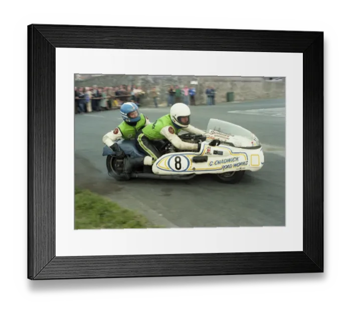Framed Print : Eric Bregazzi & Jimmy Creer (UMS Kawasaki) 1980 Southern 100 Framed Print : Eric Bregazzi & Jimmy Creer (UMS Kawasaki) 1980 Southern 100