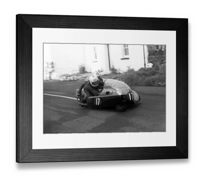 Framed Print : George Oates & John Molyneux (Kawasaki) 1976 Southern 100 Framed Print : George Oates & John Molyneux (Kawasaki) 1976 Southern 100