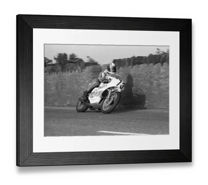 Framed Print : Stephen Snuffy Davies (Yamaha) 1977 Southern 100 Framed Print : Stephen Snuffy Davies (Yamaha) 1977 Southern 100
