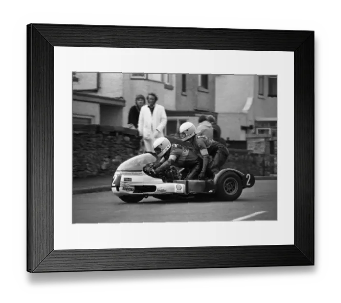 Framed Print : Graham Hilditch & Kevin Littlemore (Yamaha) 1976 Southern 100 Framed Print : Graham Hilditch & Kevin Littlemore (Yamaha) 1976 Southern 100