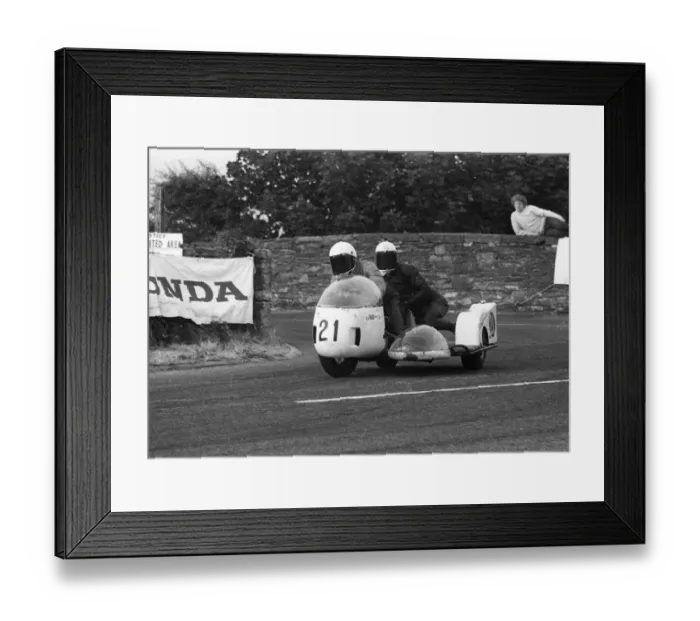 Framed Print : Artie Oates & Edda Oates (BSA) 1975 Southern 100 Framed Print : Artie Oates & Edda Oates (BSA) 1975 Southern 100