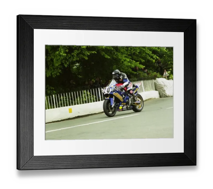 Framed Print : Colin Breeze (Suzuki) 2000 Senior TT Framed Print : Colin Breeze (Suzuki) 2000 Senior TT