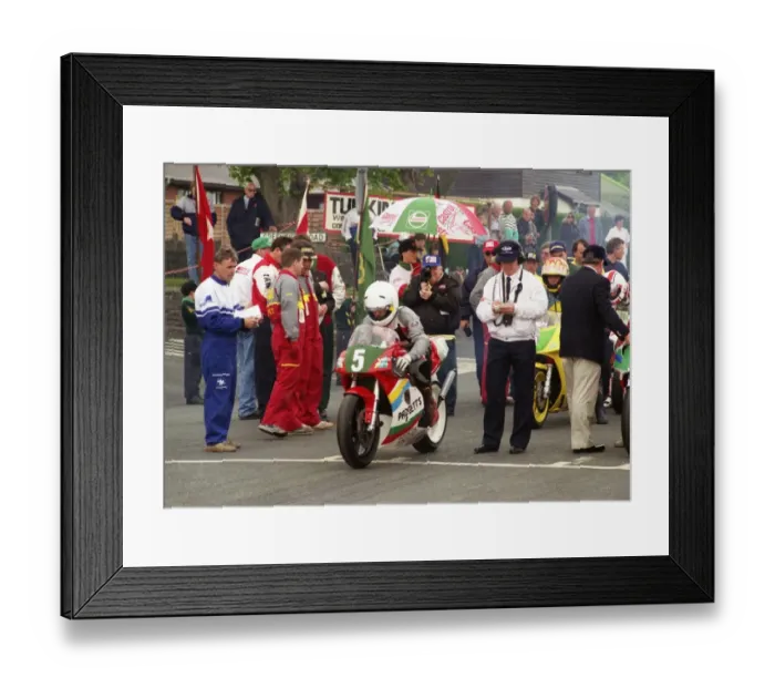 Framed Print : Mark Baldwin (Yamaha) 1995 Lightweight TT Framed Print : Mark Baldwin (Yamaha) 1995 Lightweight TT