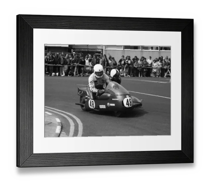 Framed Print : Bran Bardsley & Peter Cropper (Suzuki) 1977 Sidecar TT Framed Print : Bran Bardsley & Peter Cropper (Suzuki) 1977 Sidecar TT