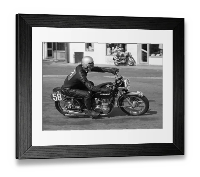 Framed Print : Ray Ashcroft (Honda) 1972 Production 500 TT Framed Print : Ray Ashcroft (Honda) 1972 Production 500 TT