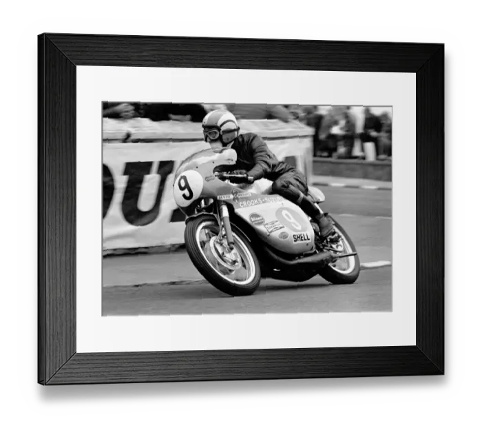 Framed Print : Peter Berwick (Suzuki) 1971 Junior TT Framed Print : Peter Berwick (Suzuki) 1971 Junior TT