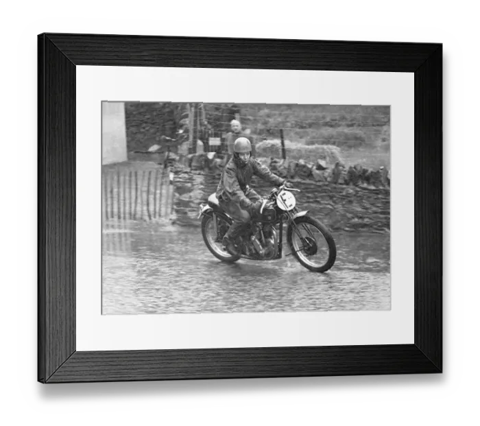 Framed Print : George Arnold (Velocette) 1950 Junior Clubman TT Framed Print : George Arnold (Velocette) 1950 Junior Clubman TT