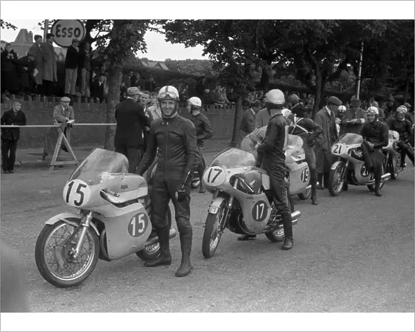 Derek Minter (Bianchi) 1960 Lightweight TT