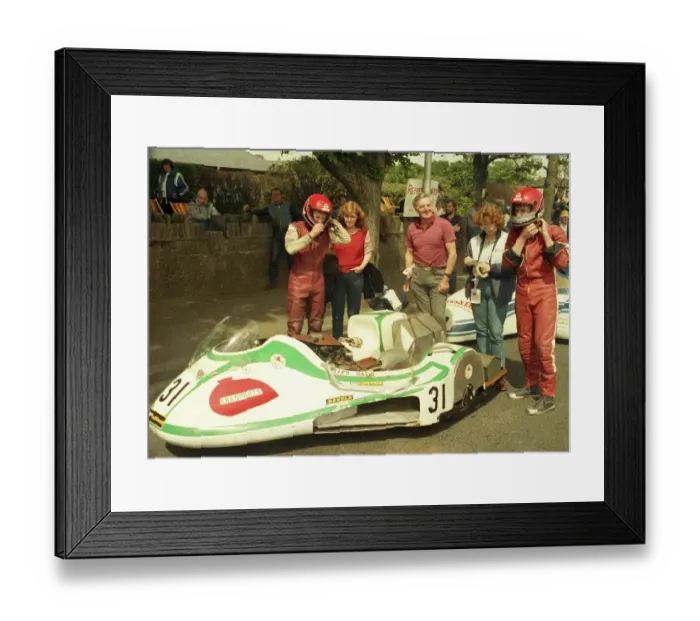 Framed Print : Goronwy Davies & Elfed Davies (Yamaha) 1987 Sidecar TT Framed Print : Goronwy Davies & Elfed Davies (Yamaha) 1987 Sidecar TT