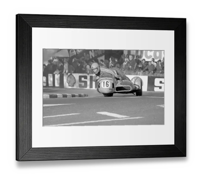 Framed Print : Roger Dutton & Tony Wright (Yamaha) 1976 1000cc Sidecar TT Framed Print : Roger Dutton & Tony Wright (Yamaha) 1976 1000cc Sidecar TT