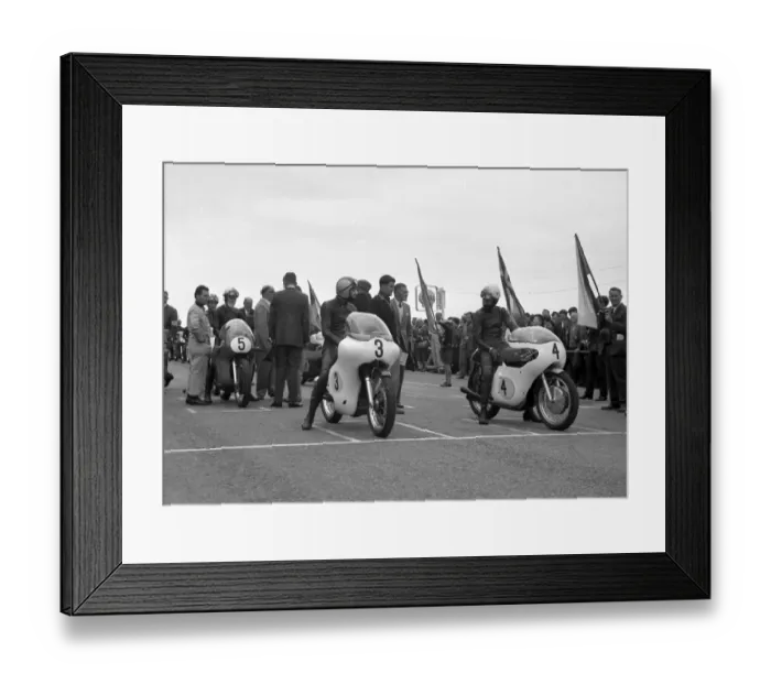 Framed Print : Michelle Duff (Matchless) and John Hartle (Gilera) 1963 Senior TT Framed Print : Michelle Duff (Matchless) and John Hartle (Gilera) 1963 Senior TT