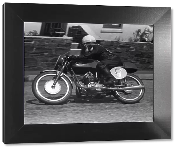 Gary Dickinson (MV) 1958 Ultra Lightweight TT