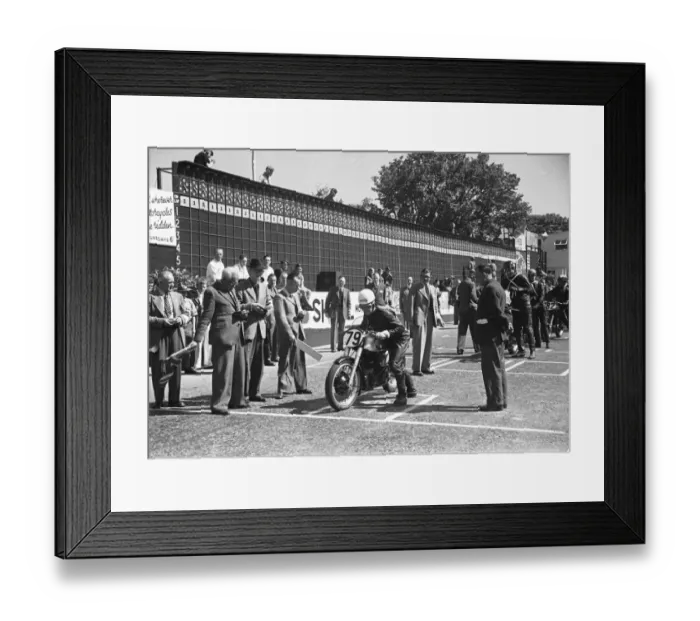 Framed Print : Geoff Duke (Norton) 1950 Junior TT Framed Print : Geoff Duke (Norton) 1950 Junior TT