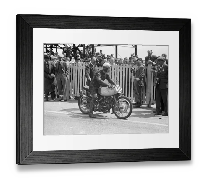 Framed Print : Bob Foster (Guzzi) 1950 Senior TT Framed Print : Bob Foster (Guzzi) 1950 Senior TT