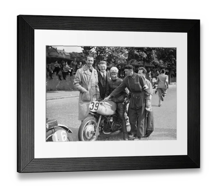 Framed Print : Bob Foster (Guzzi) 1950 Senior TT Framed Print : Bob Foster (Guzzi) 1950 Senior TT