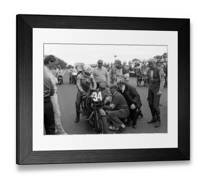 Framed Print : Mick Grant (Velocette) 1986 Classic Parade