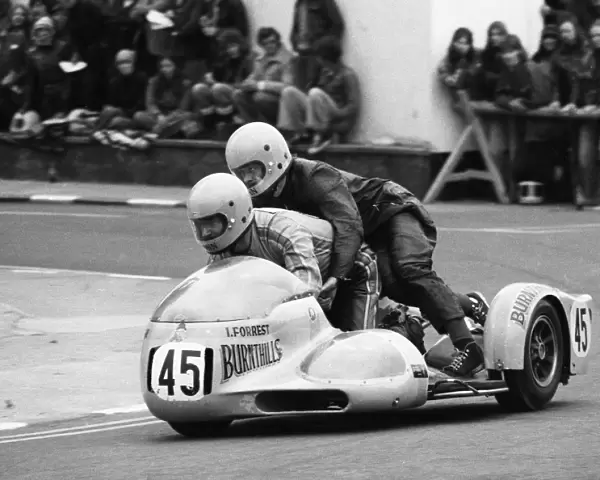 John Graham & Ian Forrest (Suzuki) 1977 Sidecar TT
