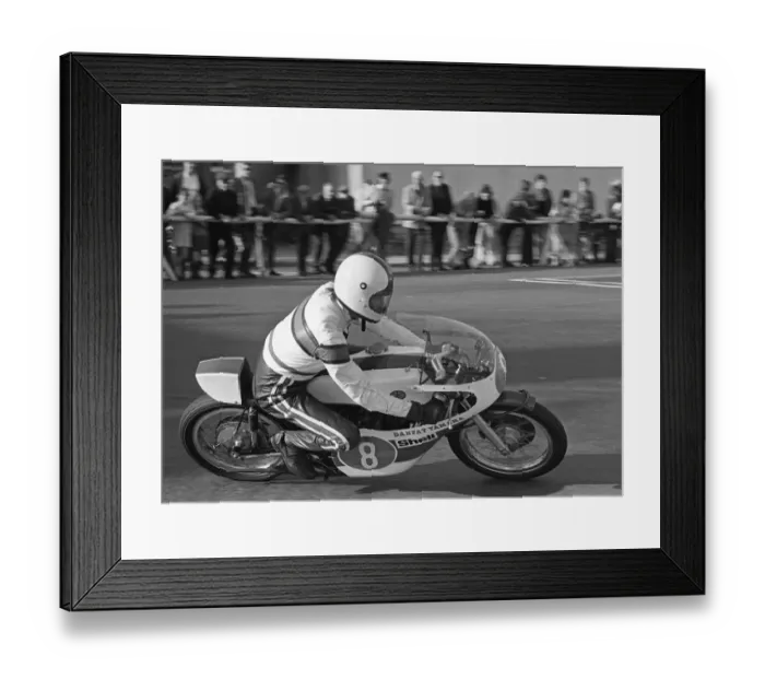 Framed Print : Billy Guthrie (Yamaha) 1975 Junior TT Framed Print : Billy Guthrie (Yamaha) 1975 Junior TT