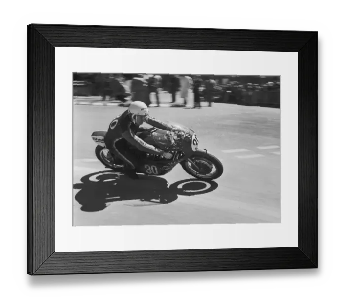 Framed Print : Selwyn Griffiths (Yamaha) 1975 Junior TT Framed Print : Selwyn Griffiths (Yamaha) 1975 Junior TT