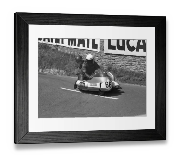 Framed Print : Alan Gillender & G Simpson (Triumph) 1973 500cc Sidecar TT Framed Print : Alan Gillender & G Simpson (Triumph) 1973 500cc Sidecar TT