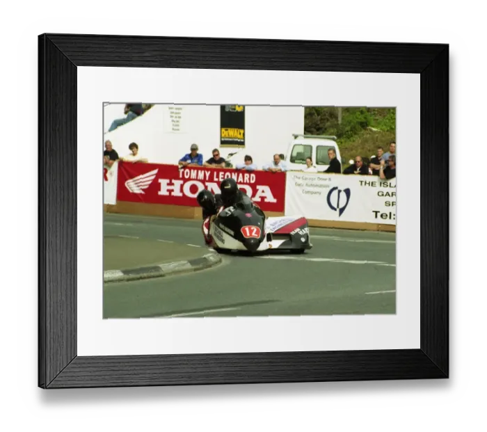 Framed Print : Mick Harvey & Stephen Thomas (Shelbourne Yamaha) 2002 Sidecar TT Framed Print : Mick Harvey & Stephen Thomas (Shelbourne Yamaha) 2002 Sidecar TT