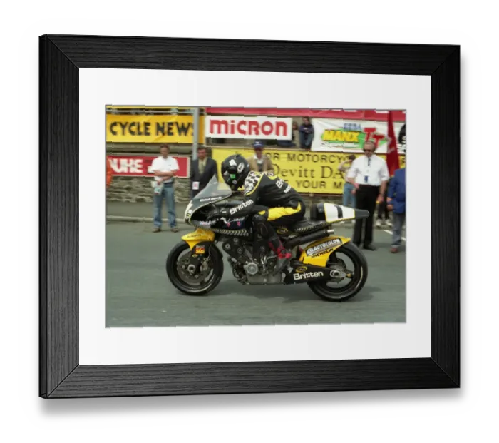 Framed Print : Shaun Harris (Britten) 1996 Senior TT Framed Print : Shaun Harris (Britten) 1996 Senior TT
