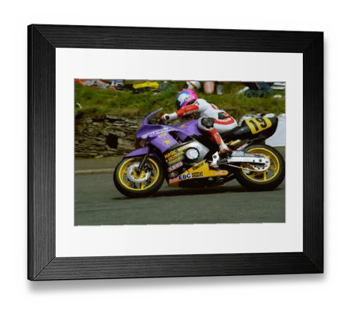 Framed Print : Steve Hislop (Honda) 1992 Supersport 600 TT Framed Print : Steve Hislop (Honda) 1992 Supersport 600 TT