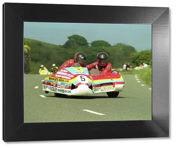 Dave Hallam & Barry Dunn (Yamaha) 1987 Sidecar TT