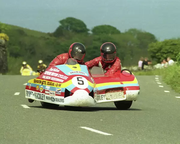 Dave Hallam & Barry Dunn (Yamaha) 1987 Sidecar TT