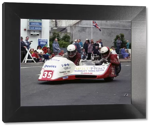 Dave Holden & Brian Threlfall (Jacobs Yamaha) 1990 Sidecar TT