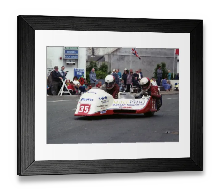 Framed Print : Dave Holden & Brian Threlfall (Jacobs Yamaha) 1990 Sidecar TT Framed Print : Dave Holden & Brian Threlfall (Jacobs Yamaha) 1990 Sidecar TT