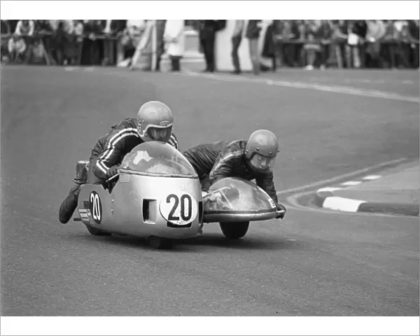 Dick Hawes & Eddie Kiff (Cooper Weslake) 1974 500 Sidecar TT