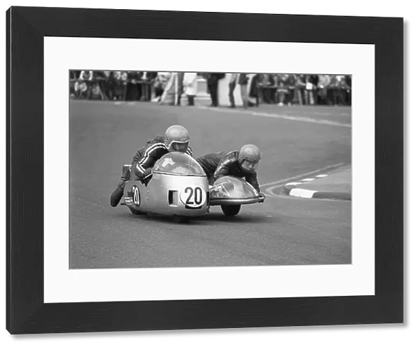 Dick Hawes & Eddie Kiff (Cooper Weslake) 1974 500 Sidecar TT