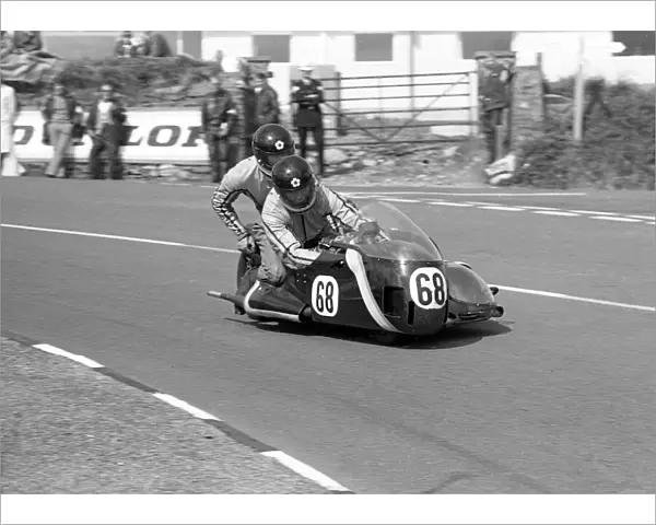 John Hartell & Robert Hartell (Suzuki) 1977 Sidecar TT