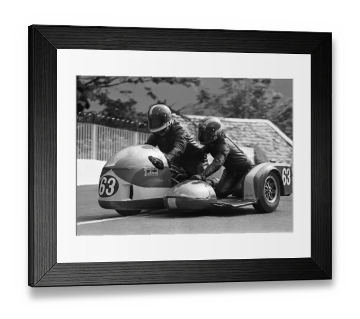 Framed Print : Peter Hardcastle & Roger Osborne (Triumph) 1975 500 Sidecar TT Framed Print : Peter Hardcastle & Roger Osborne (Triumph) 1975 500 Sidecar TT