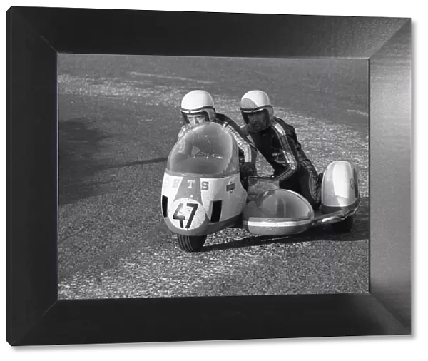 Peter Hardy & Ron Hardy (HTS) 1972 750 Sidecar TT