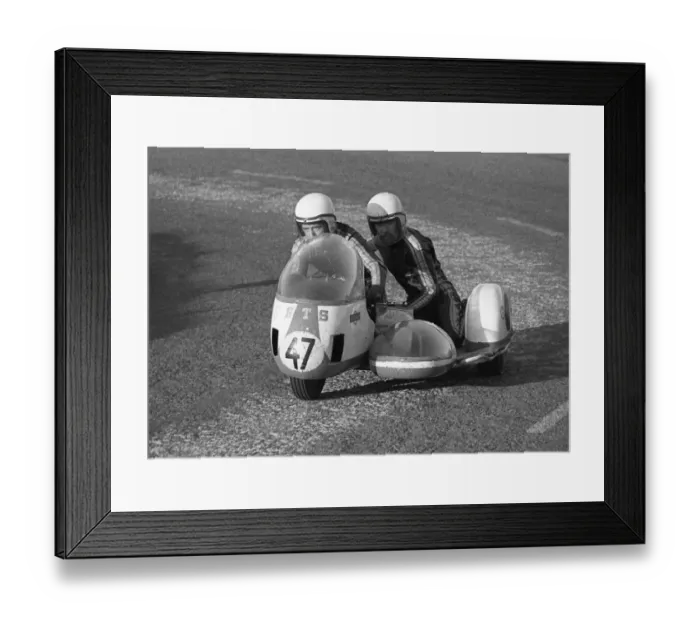 Framed Print : Peter Hardy & Ron Hardy (HTS) 1972 750 Sidecar TT Framed Print : Peter Hardy & Ron Hardy (HTS) 1972 750 Sidecar TT