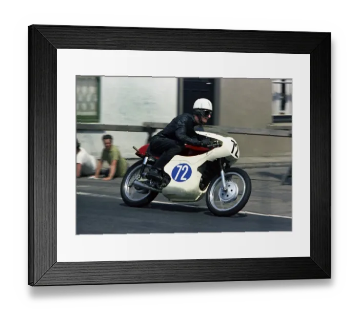 Framed Print : Clive Hunt (Aermacchi) 1967 Junior TT Framed Print : Clive Hunt (Aermacchi) 1967 Junior TT