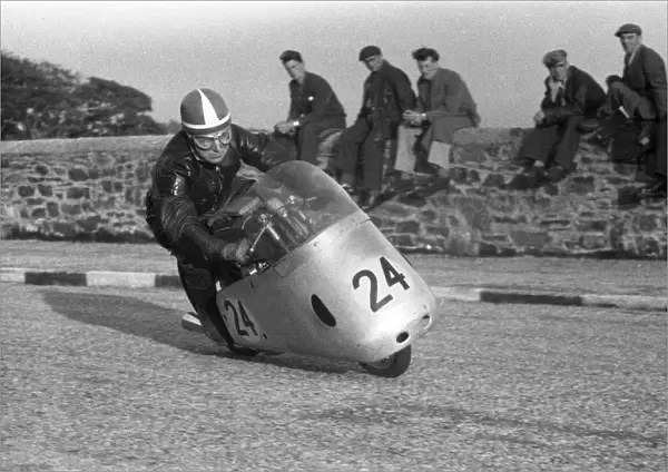 Len Harfield (LCH) 1957 Ultra Lightweight TT